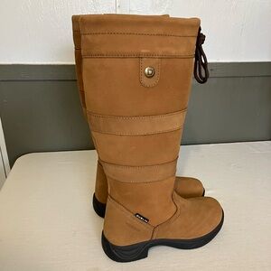 Women’s Dublin River boots. NWOT. SIZE 6.5 regular calf